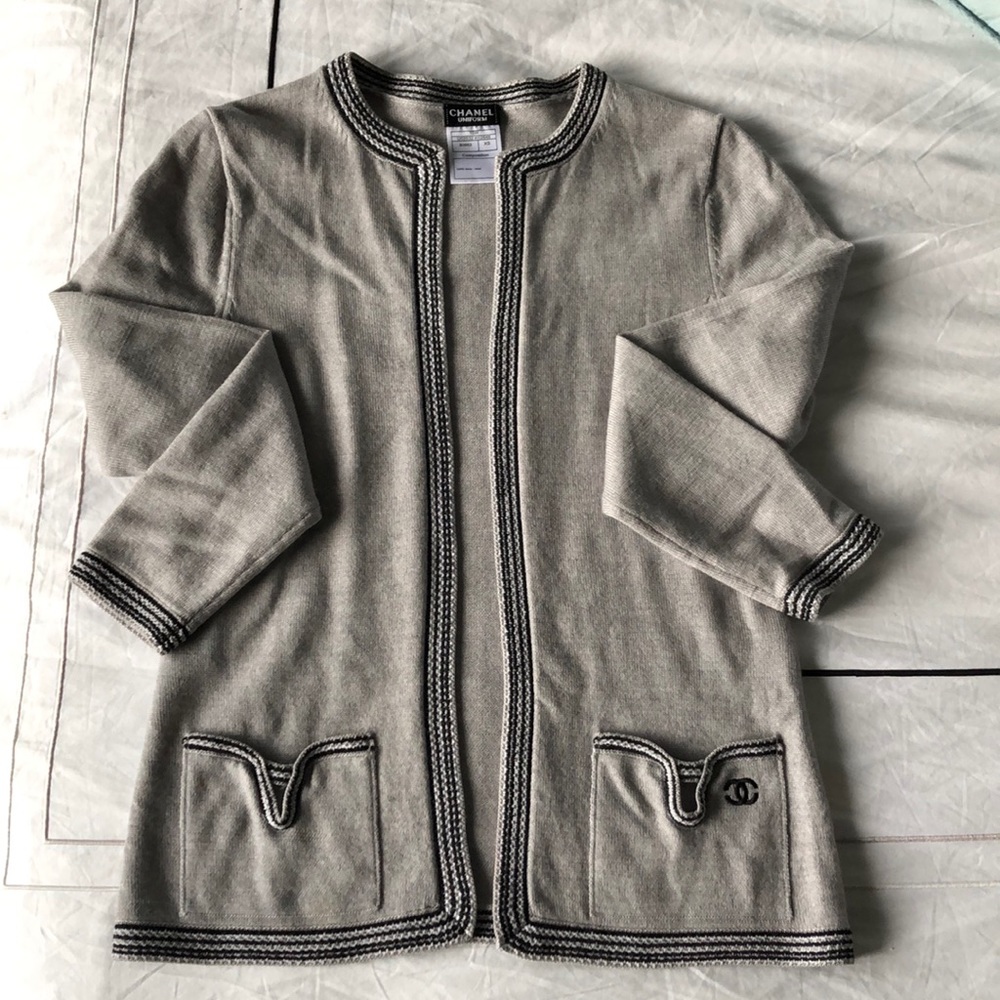 Chanel cardigan light grey/black uniform in XS
